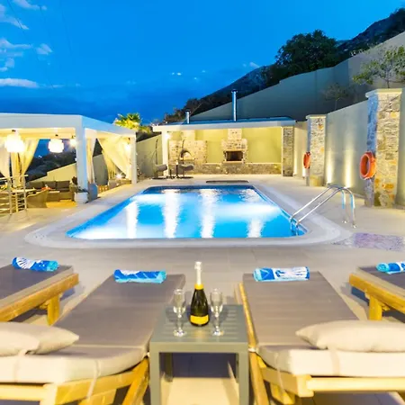 Villa Royal Hill - Private Pool - Sleeps 8