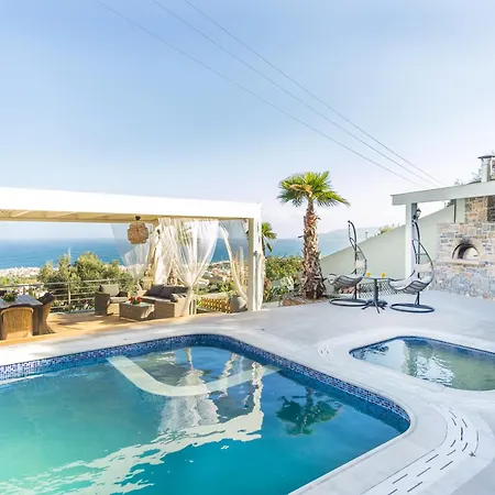 Royal Hill - Private Pool - Sleeps 8 Villa *