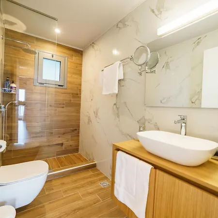Villa Royal Hill - Private Pool - Sleeps 8 *