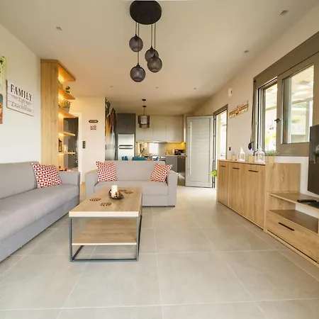 Villa Royal Hill - Private Pool - Sleeps 8 *