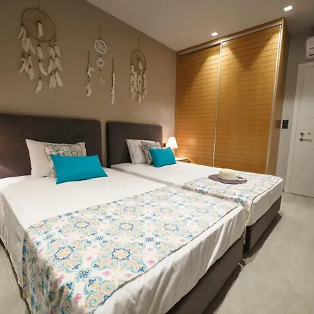 Royal Hill - Private Pool - Sleeps 8 Villa